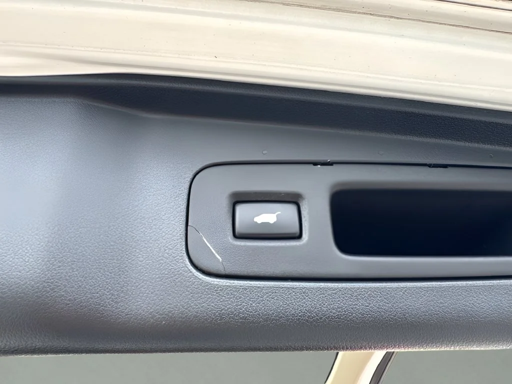 Used 2016  Honda Touring image 29