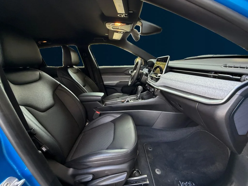 Used 2024 Blue Jeep Latitude image 17
