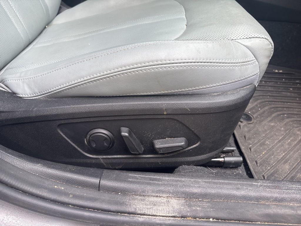 Used 2021 Everlasting Silver Kia EX image 27