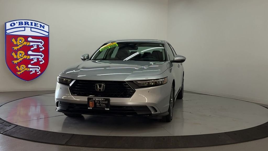 Used 2025 Solar Silver Metallic Honda EX-L image 9