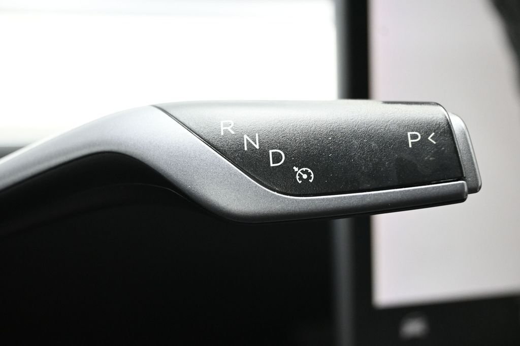 Used 2022 White Tesla Base image 17