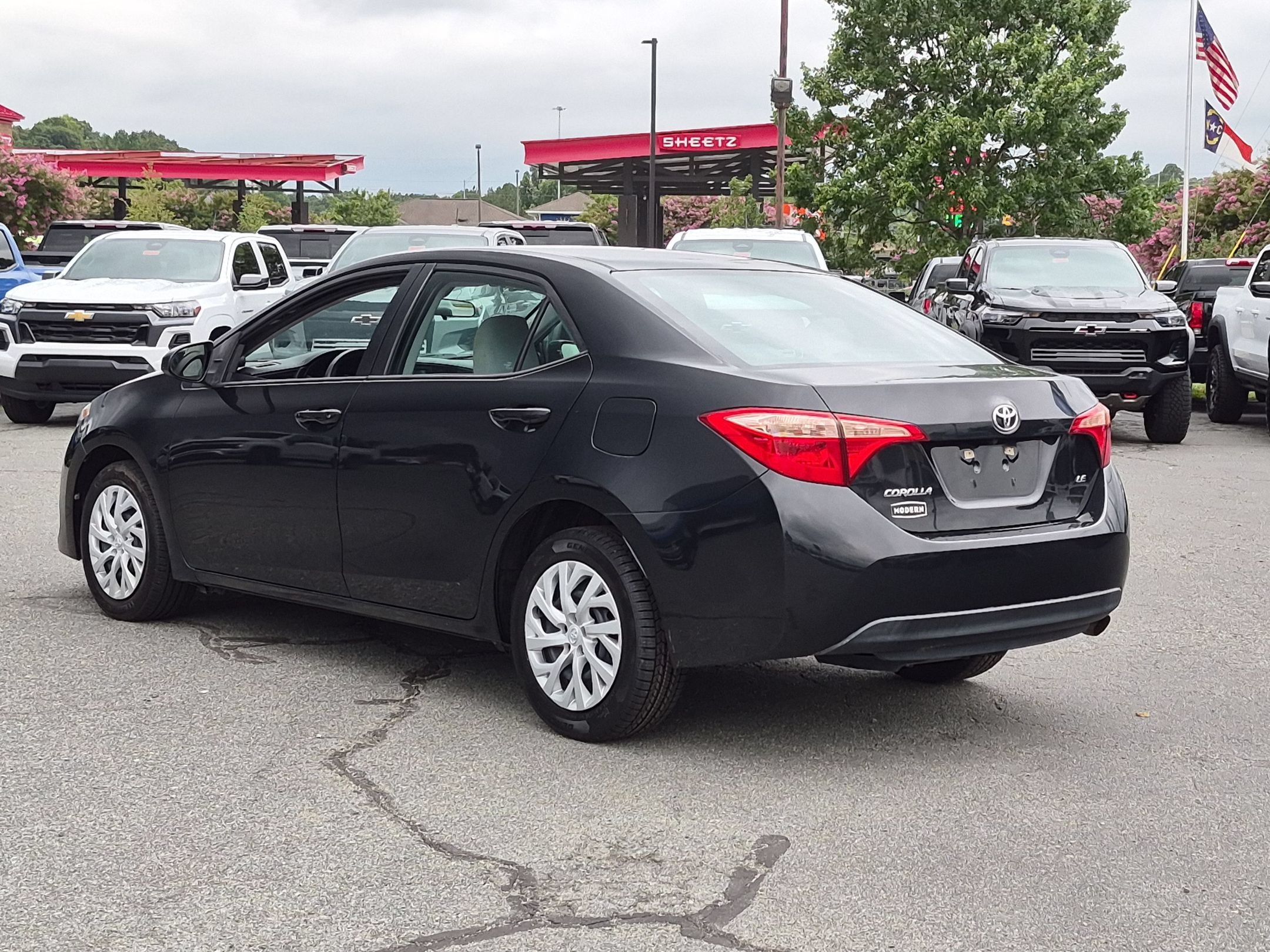 Used 2018  Toyota L image 3