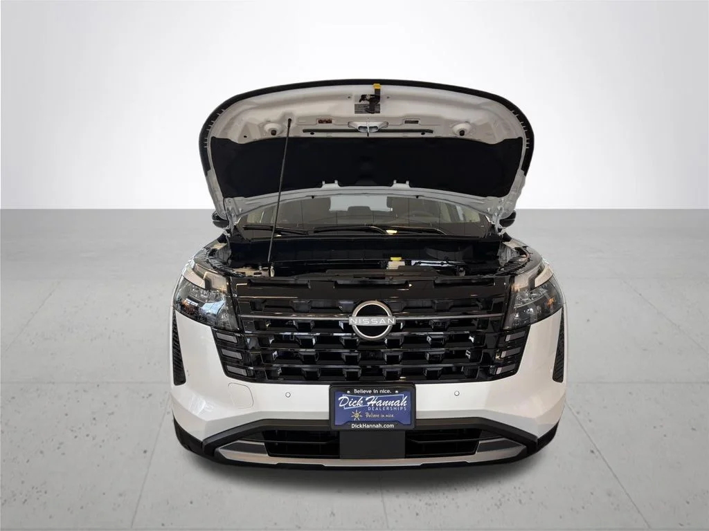 New 2026 Everest White Pearl TriCoat Nissan Platinum image 4