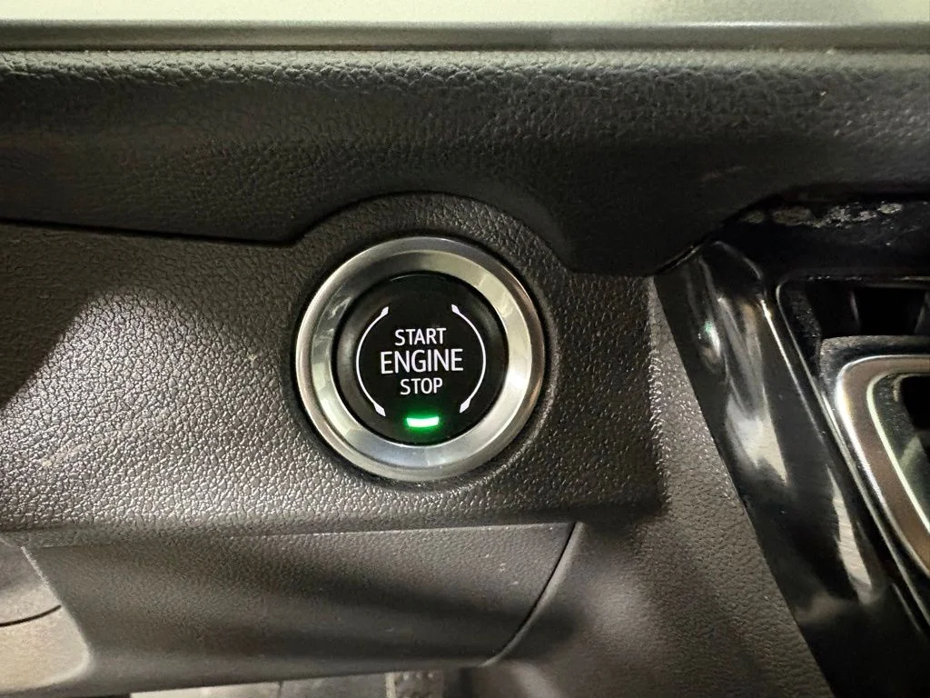 Used 2025 White Chevrolet LT image 28
