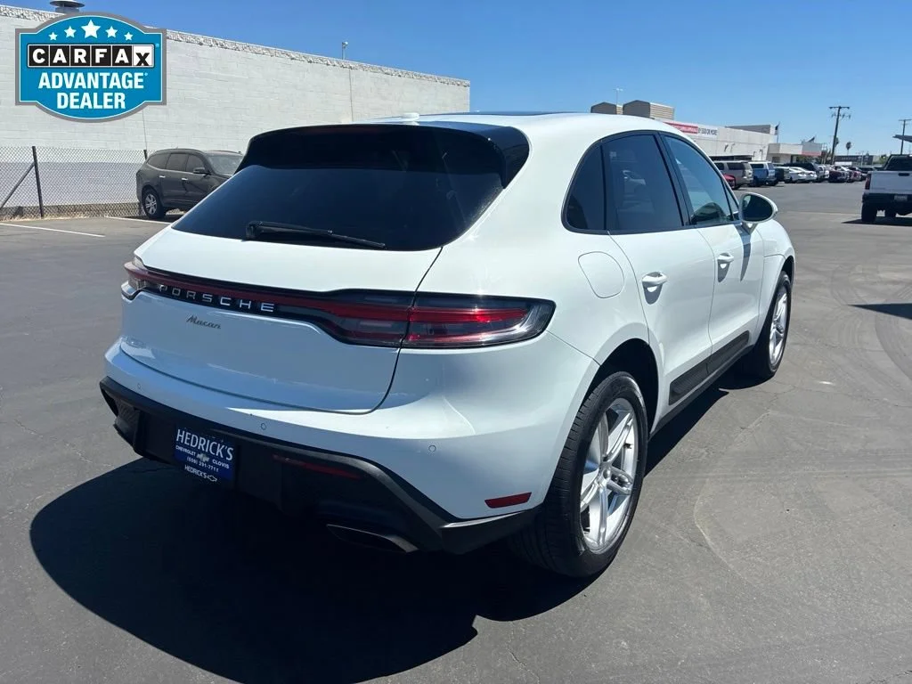 Used 2024  Porsche  image 3