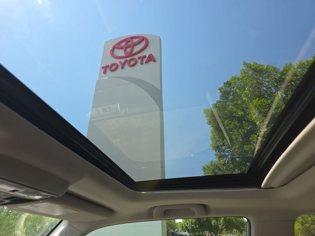 Used 2024  Toyota SR5 Premium image 34