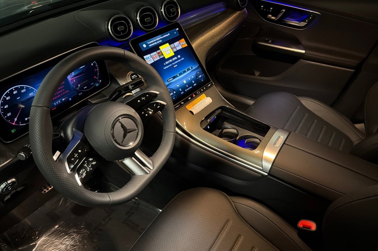 New 2026 Verde Silver Metallic Mercedes-Benz GLC 300 SUV image 9