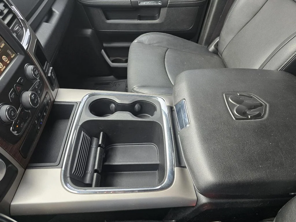 Used 2017 Blue Streak Pearlcoat Ram Laramie image 17
