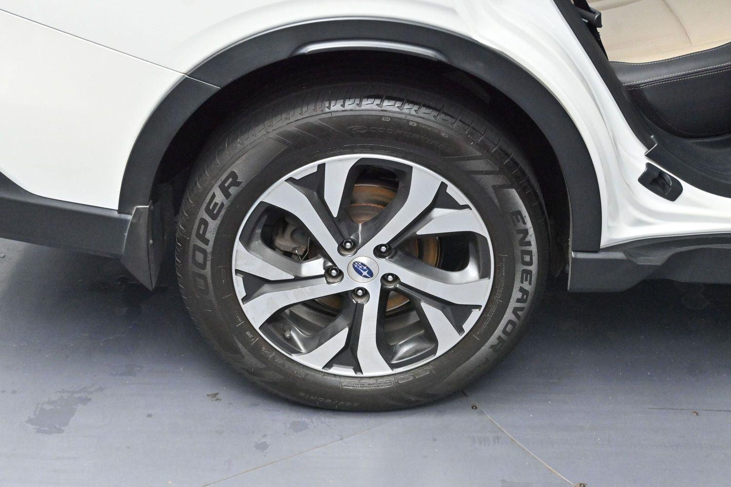 Used 2022 Crystal White Pearl Subaru Limited image 33