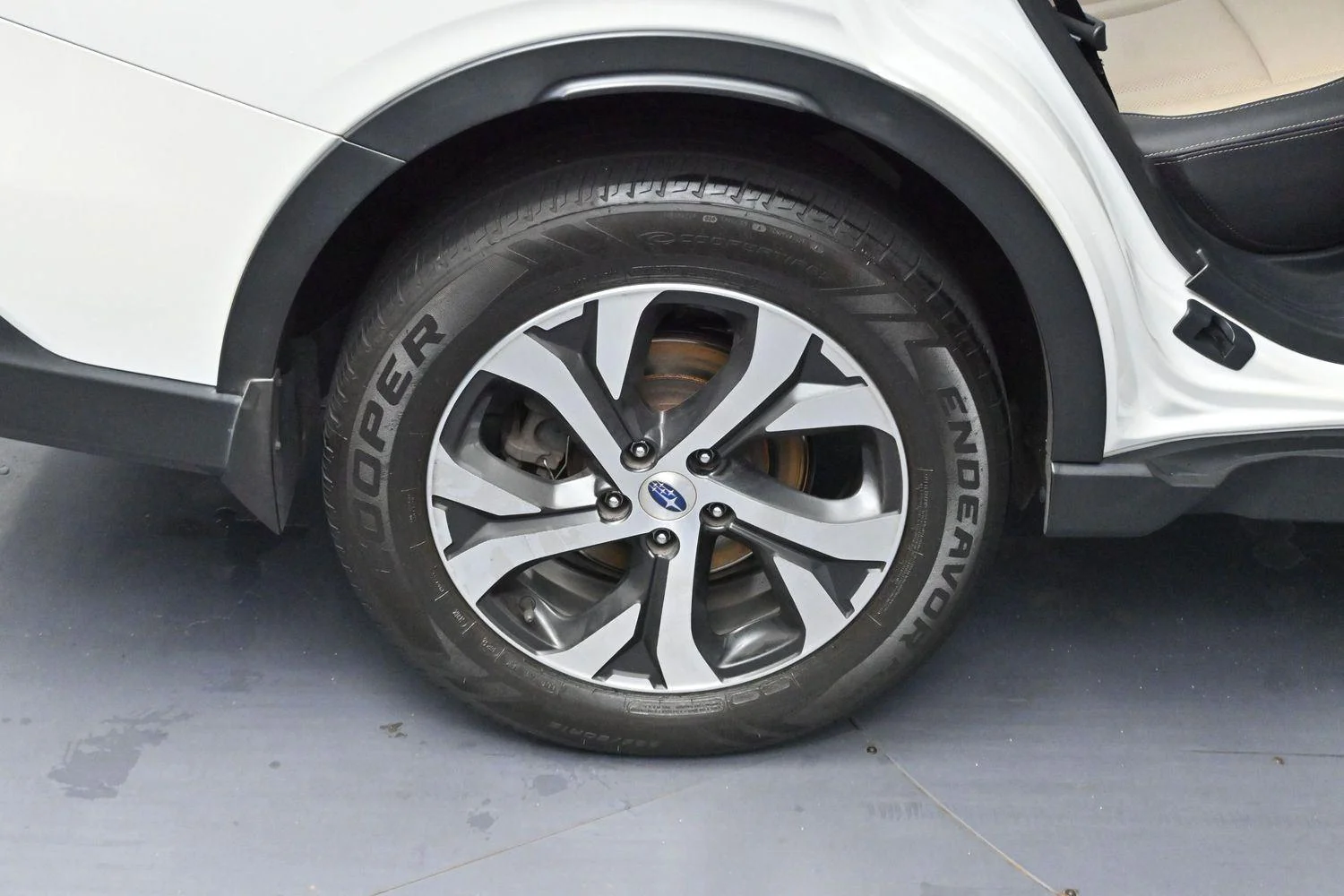 Used 2022 Crystal White Pearl Subaru Limited image 33