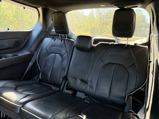 Used 2025 White Chrysler Limited image 25