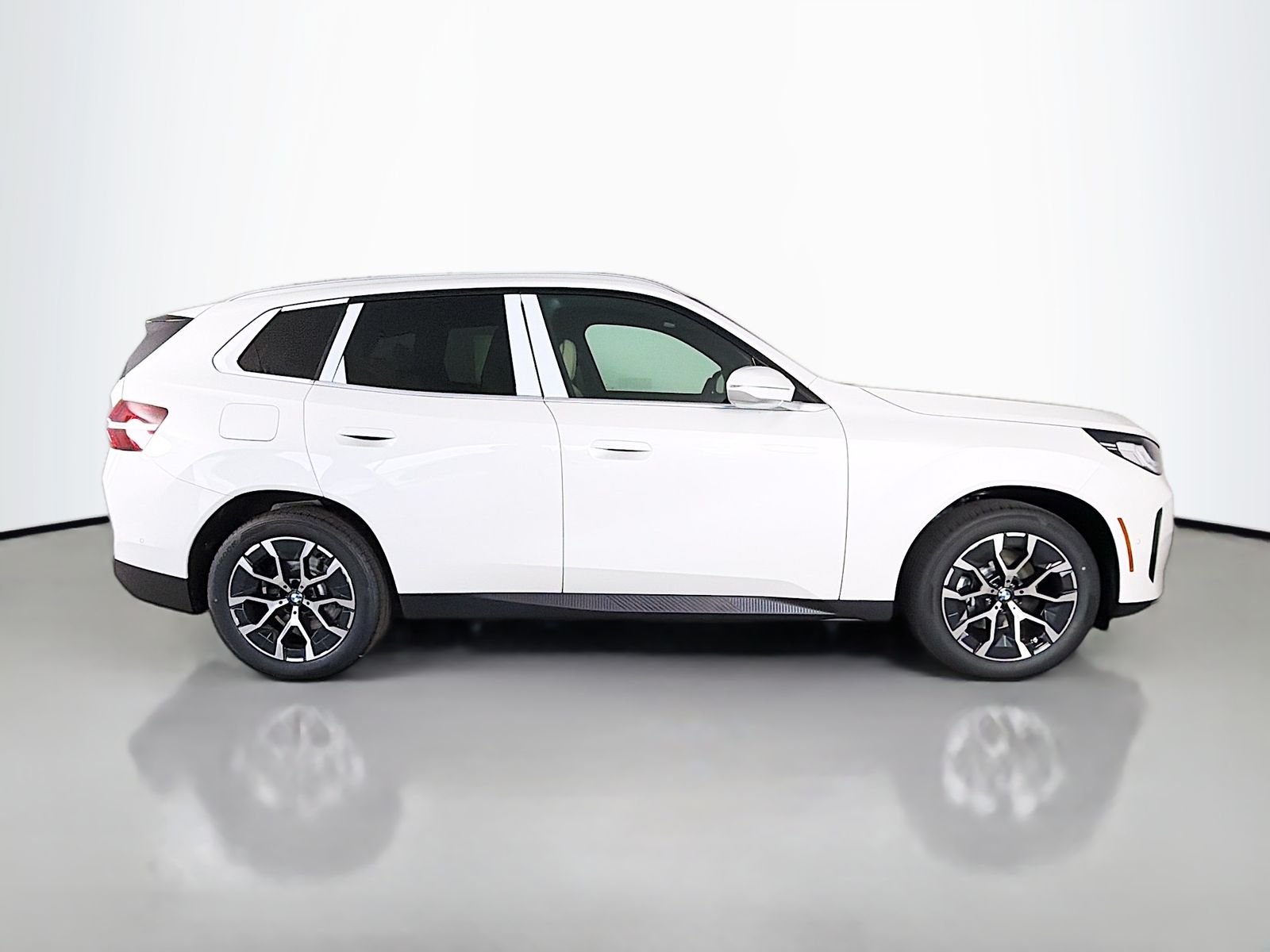 New 2026 Mineral White Metallic BMW 30 xDrive image 8
