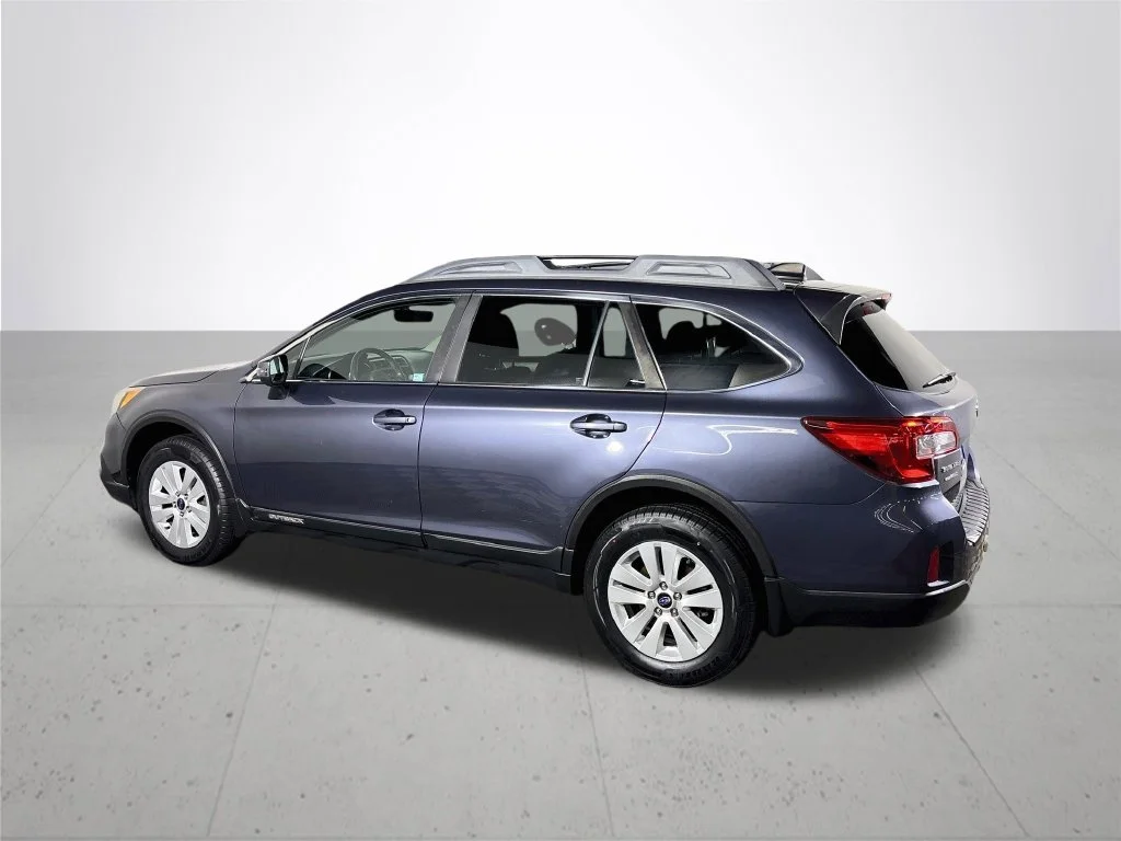 Used 2017 Gray Subaru 2.5i Premium image 8