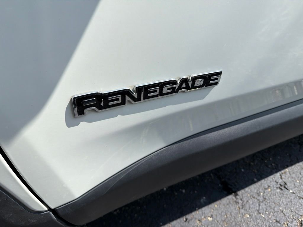 Used 2020 White Jeep Latitude image 10