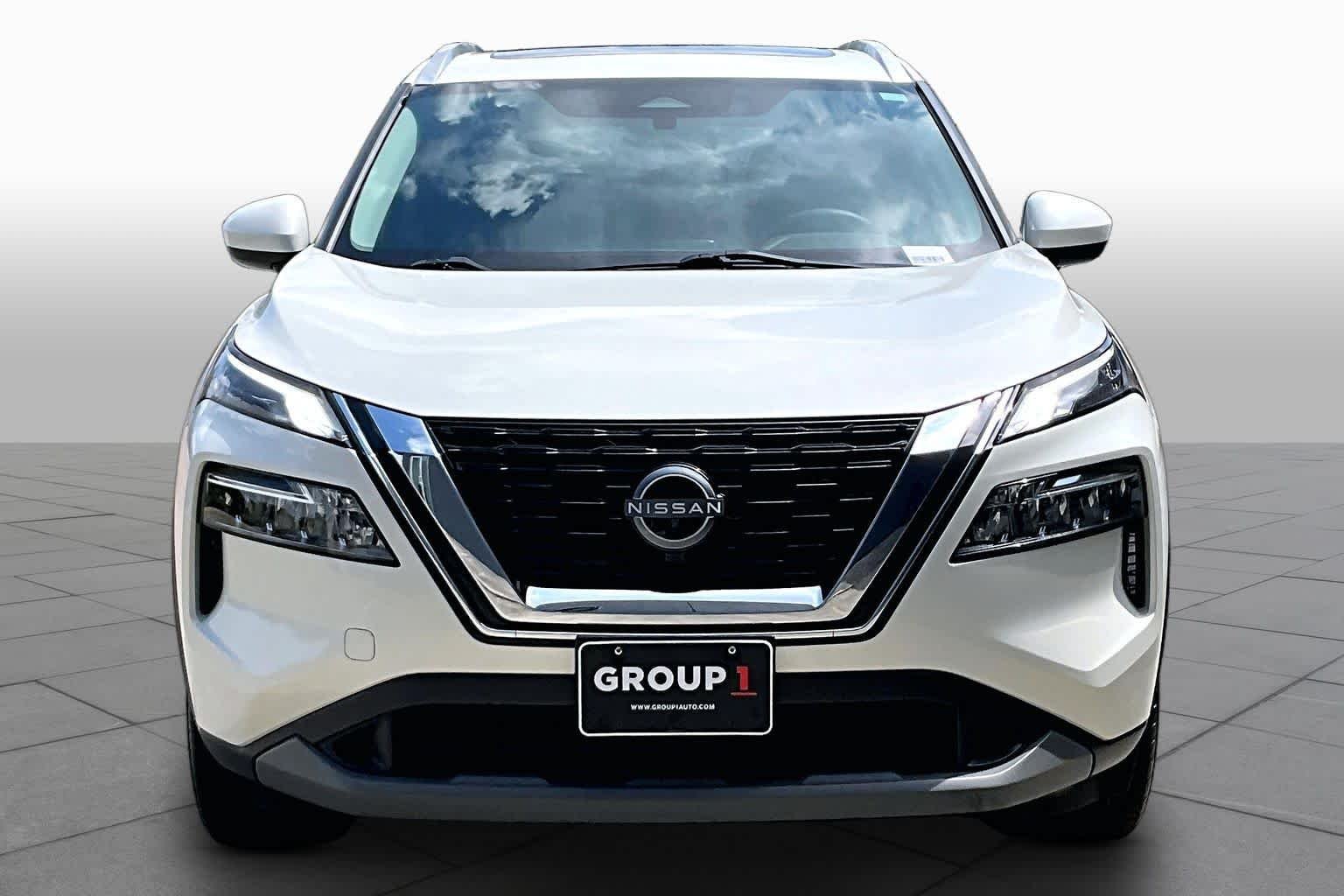 Used 2023 Pearl White Tricoat Nissan SV image 4