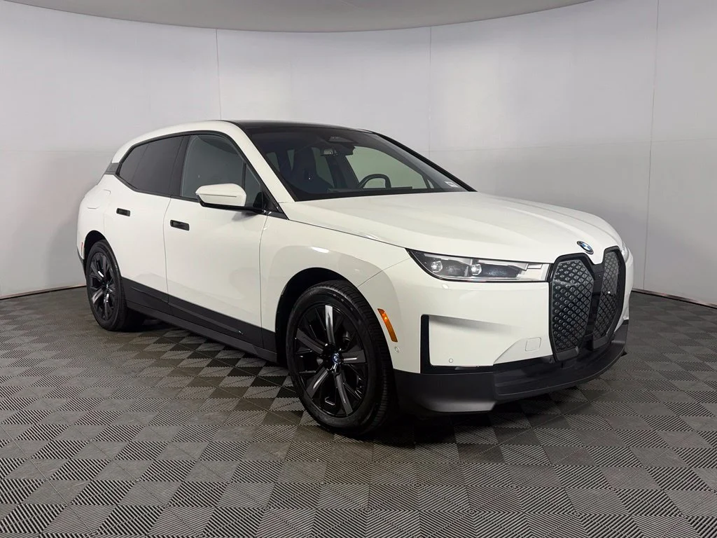 Used 2024 White BMW xDrive50 image 4