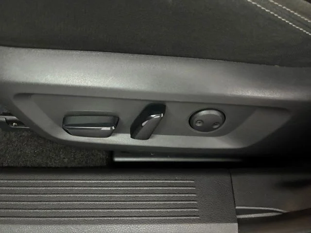 Used 2024 Blue Nissan SV image 9