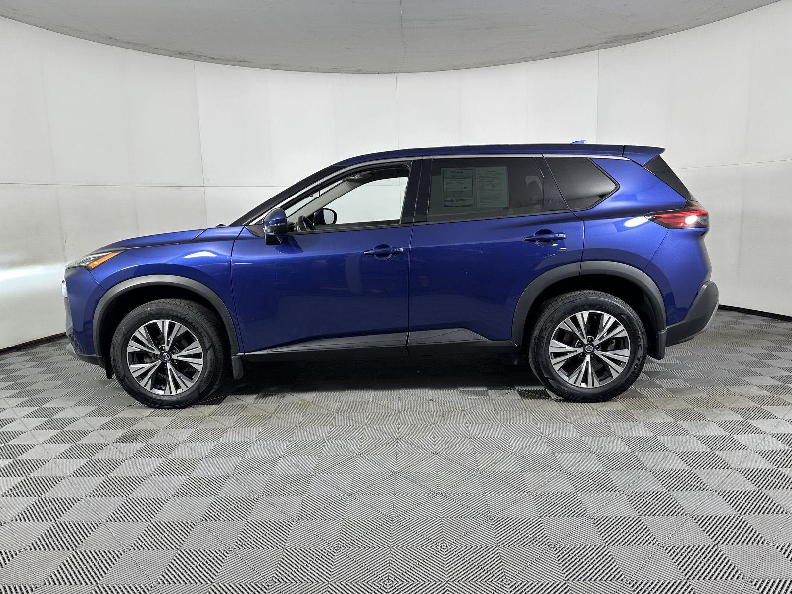 Used 2021 Caspian Blue Metallic Nissan SV image 7