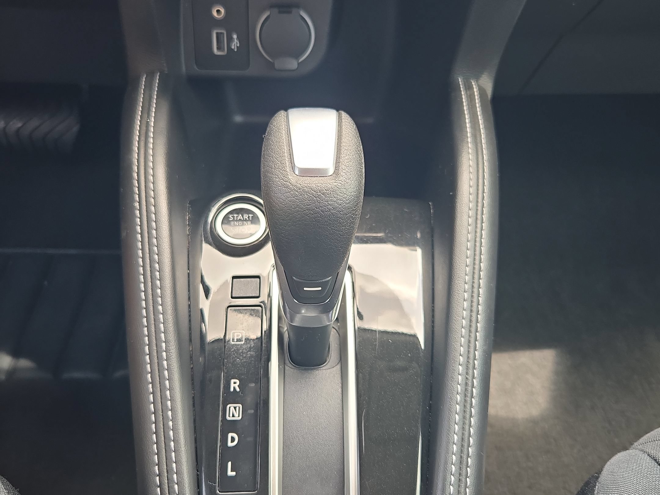 Used 2018 Aspen White / Super Black Nissan SV image 22