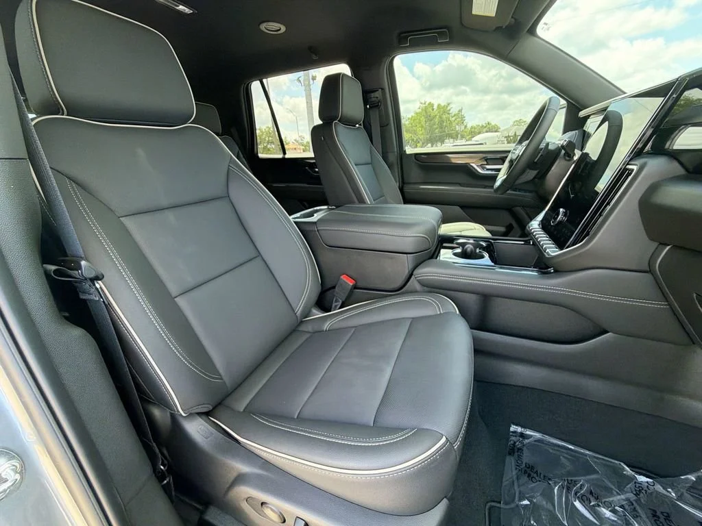 New 2026 Sterling Metallic GMC Elevation image 14