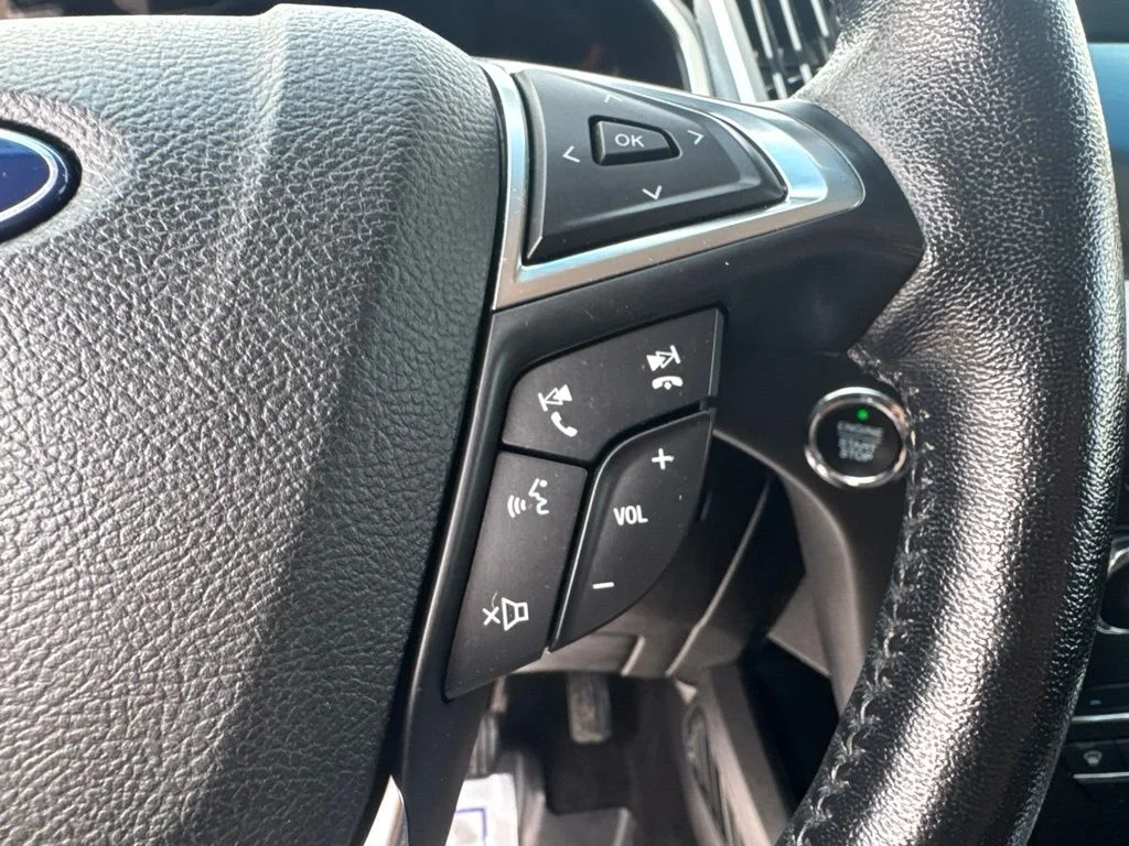 Used 2018 Shadow Black Ford SEL image 15