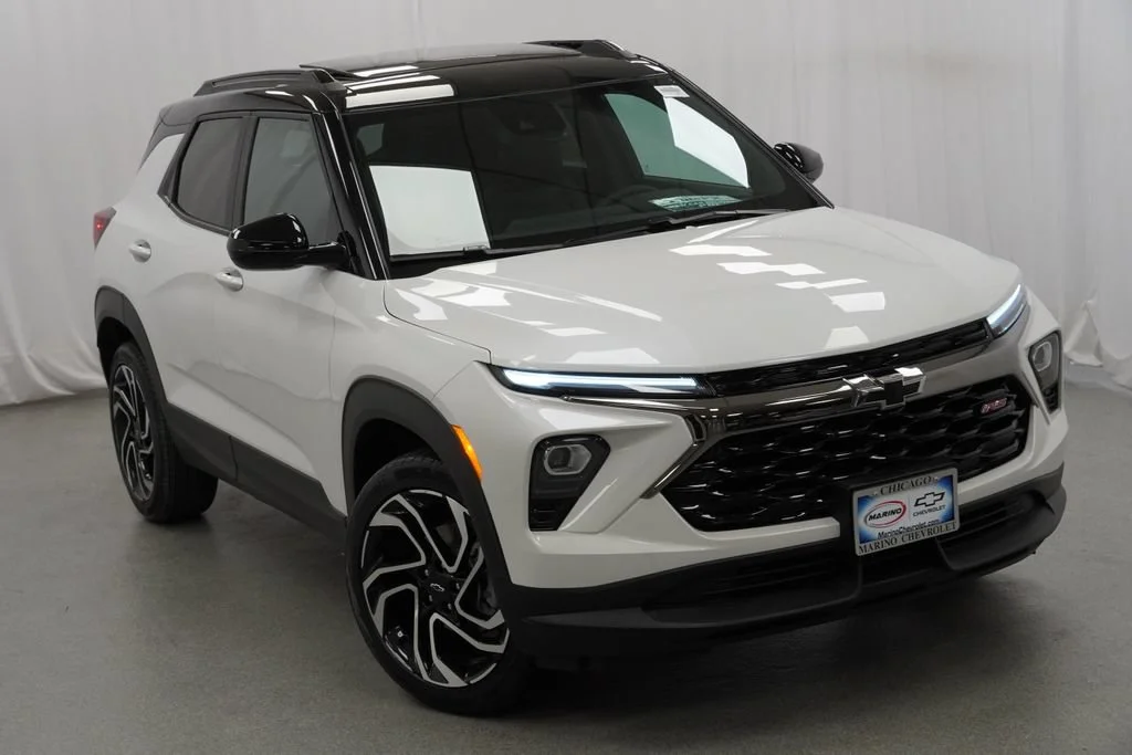 New 2026 Iridescent Pearl Tricoat Chevrolet RS image 4