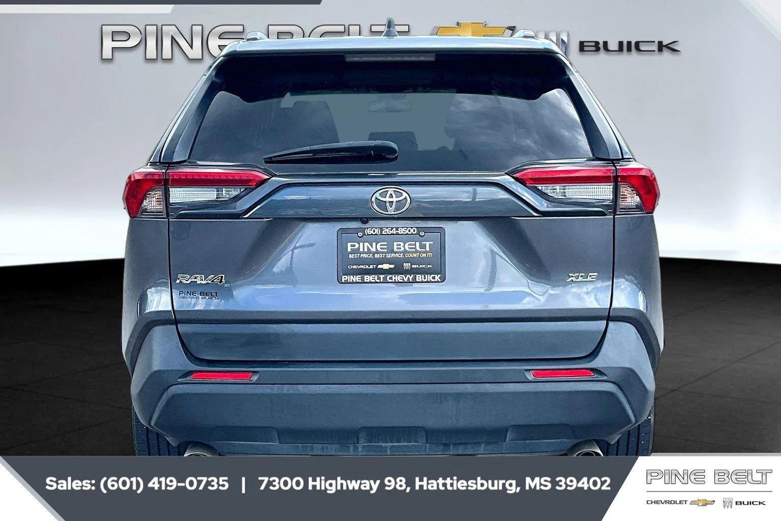 Used 2024 Magnetic Gray Metallic Toyota XLE Premium image 4