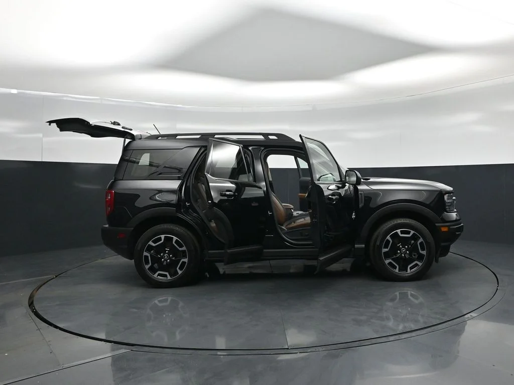 Used 2023 Black Ford Outer Banks image 4