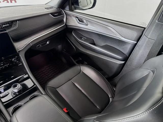 Used 2025 White Jeep Limited image 24