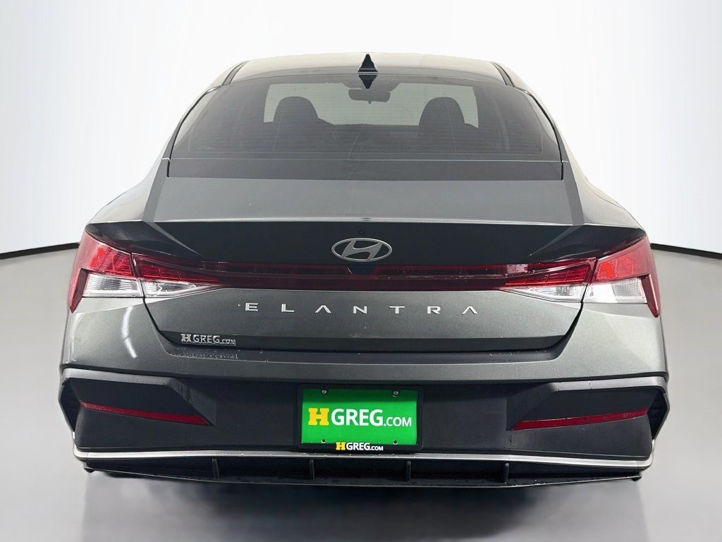 Used 2025 Amazon Gray Hyundai SE image 6