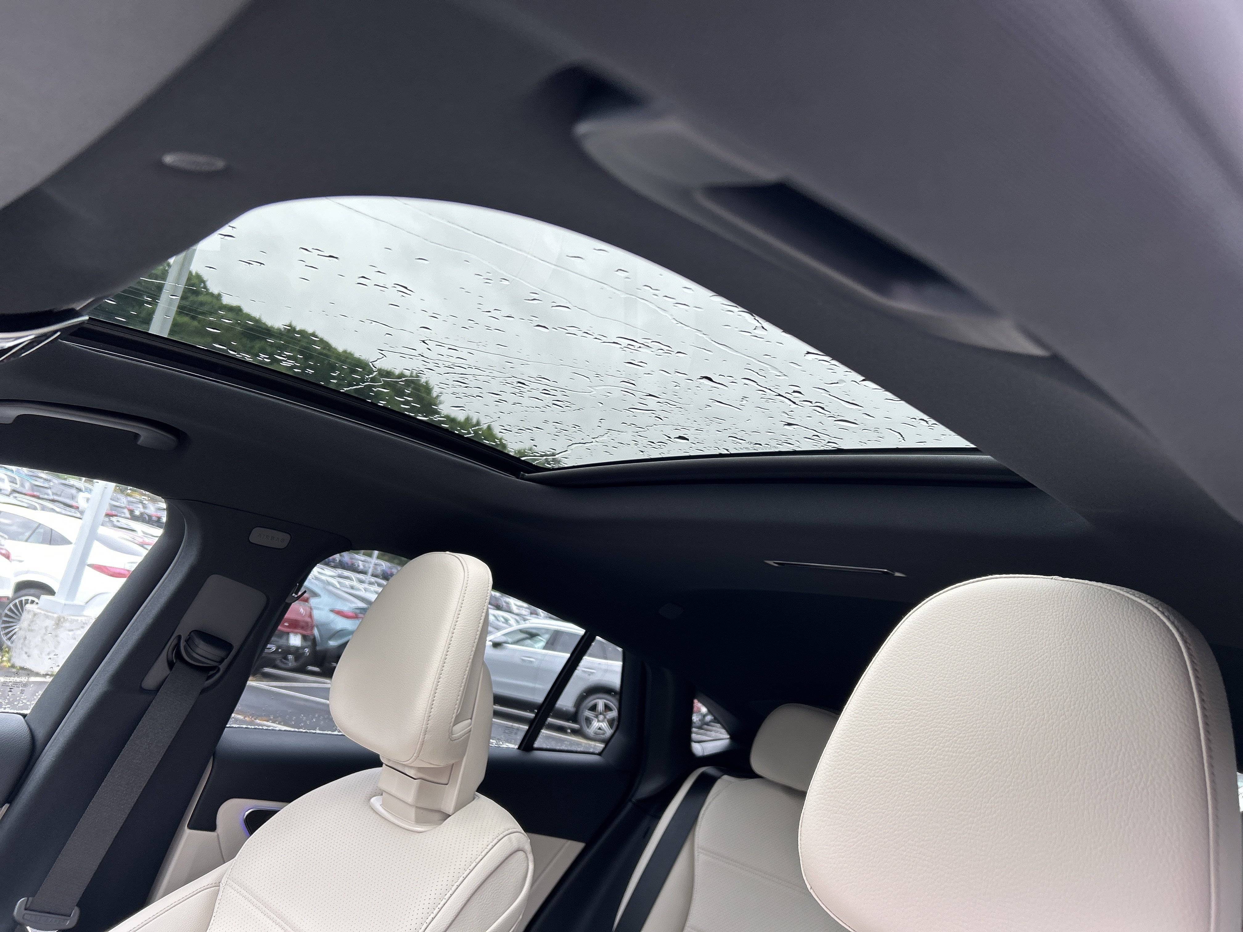 New 2026 MANUFAKTUR Moonlight White Metallic Mercedes-Benz GLC 300 4MATIC® Coupe image 22