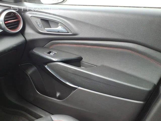 Used 2025 Summit White Chevrolet 2RS image 22