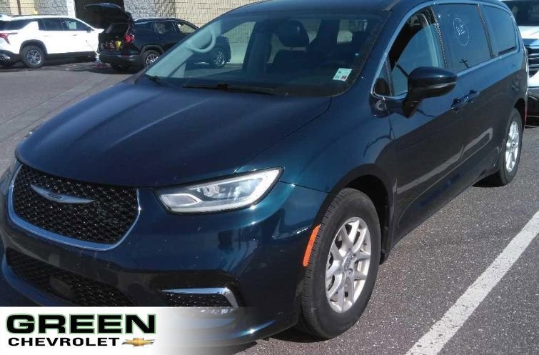 2023 Chrysler Pacifica's photo