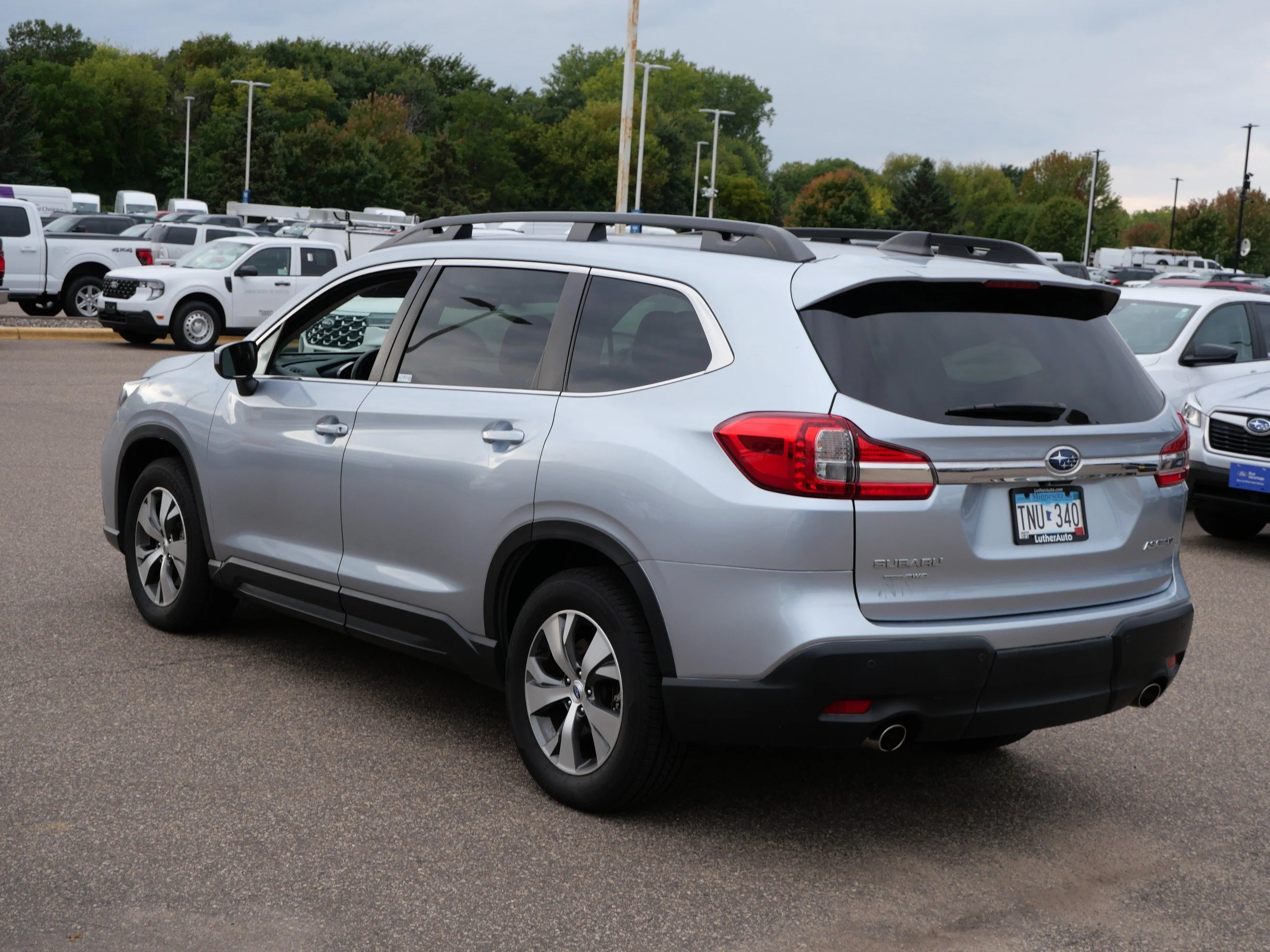 Used 2022 Ice Silver Metallic Subaru Premium image 5