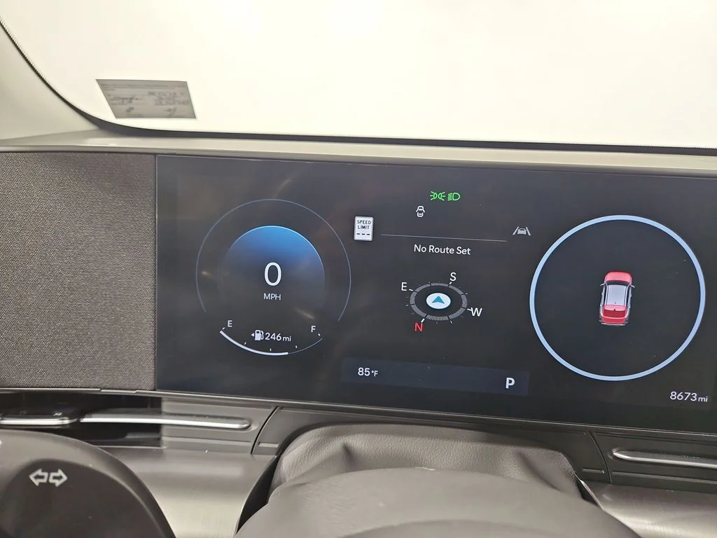 Used 2025 White Hyundai SEL Convenience image 17