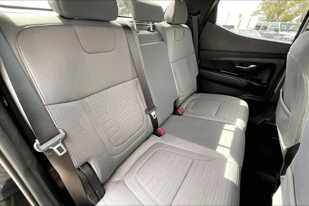 Used 2022 Black Hyundai SEL image 21
