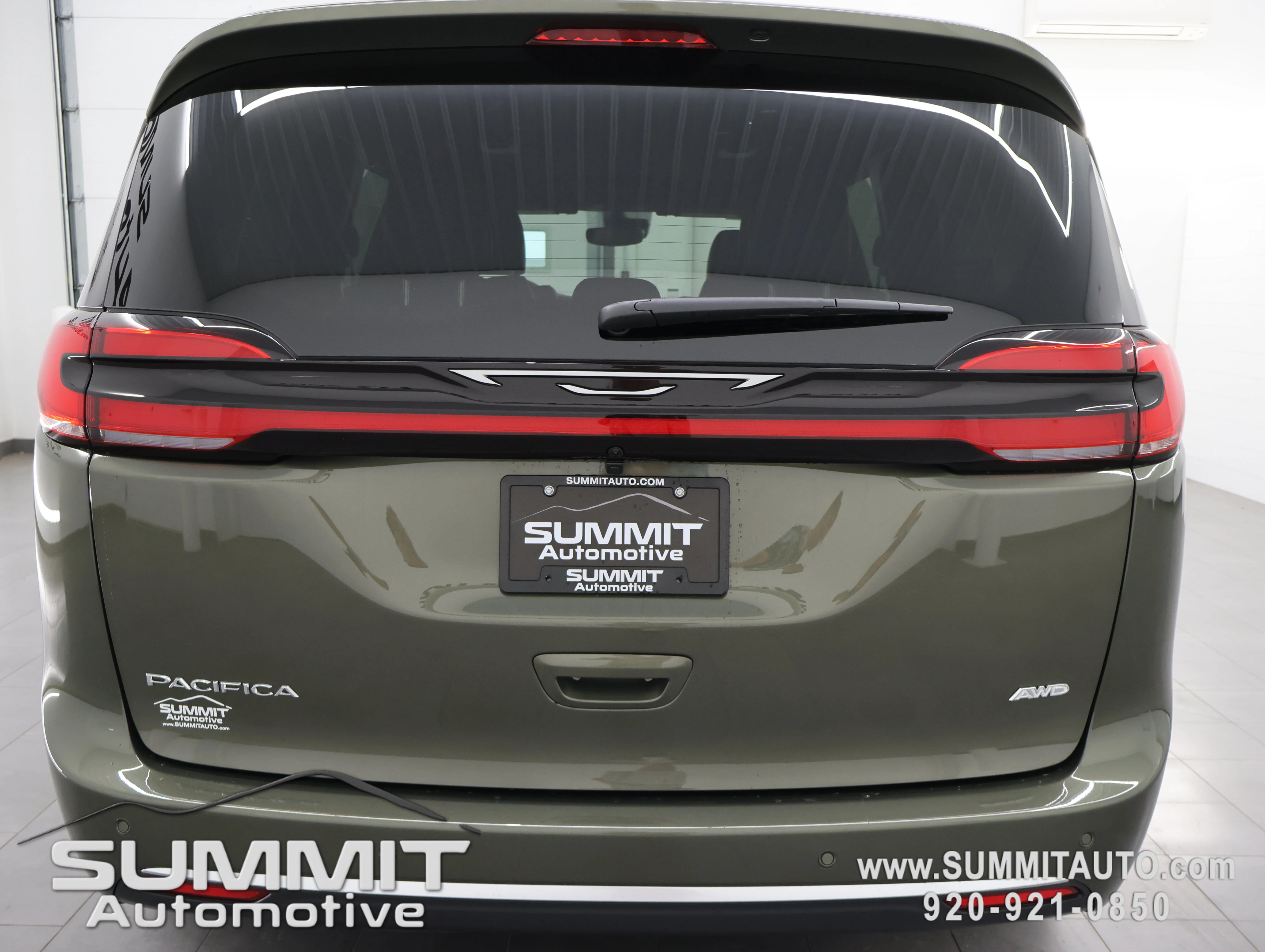 New 2027 Olive Green Pearl-Coat Exterior Paint Chrysler Select image 27