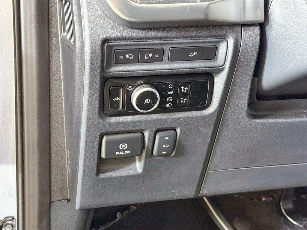 Used 2023 Carbonized Gray Metallic Ford Lariat image 33