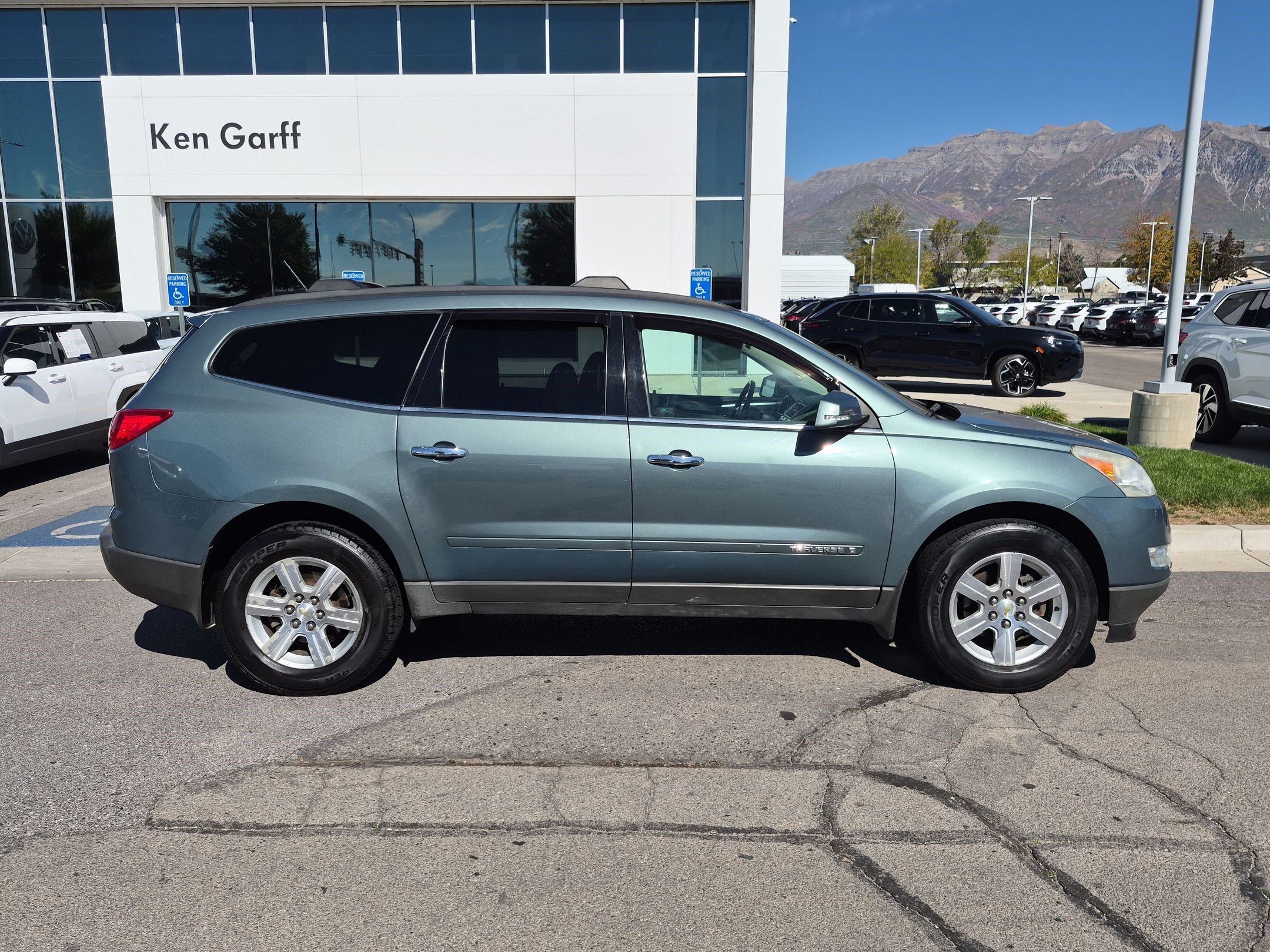 Used 2009 Chevrolet Traverse 1LT with VIN 1GNEV23D19S114809 for sale in Orem, UT