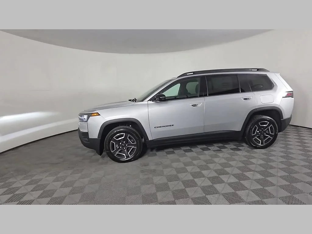 New 2026 Silver Zynith Clear-Coat Exterior Paint Jeep Laredo image 34