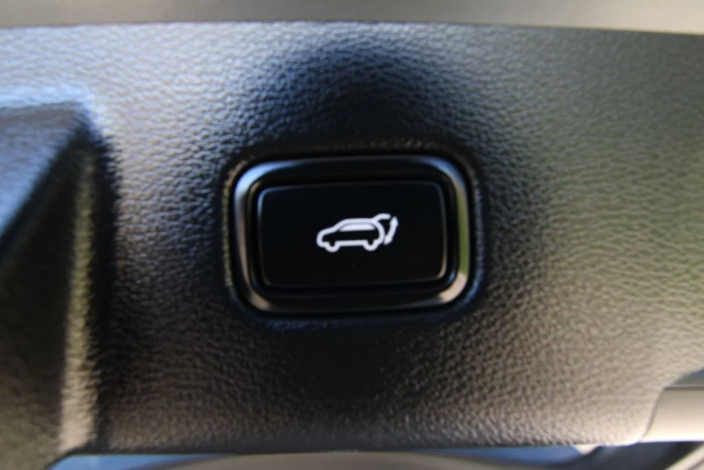 Used 2021 Everlasting Silver Kia EX image 35