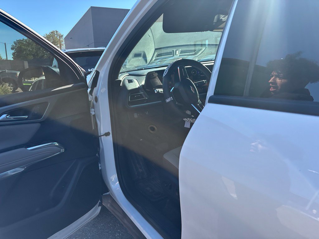 Used 2025 White Chevrolet LT image 15