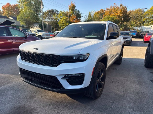 Used 2025 White Jeep Limited image 2