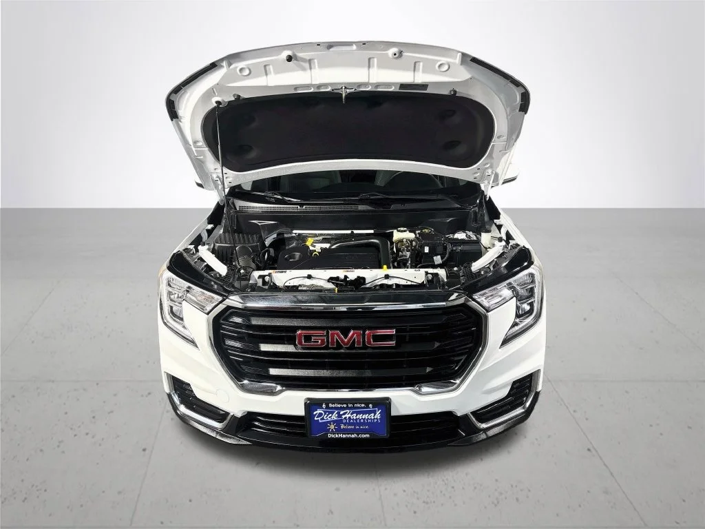 Used 2024 White GMC SLE image 22