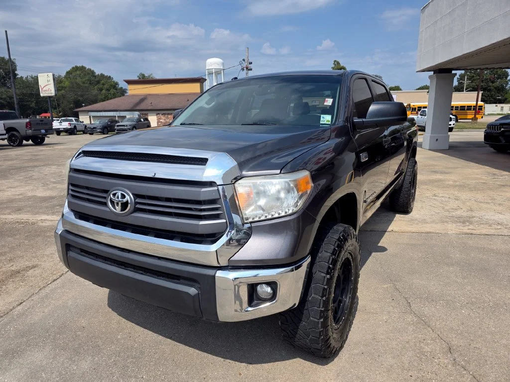 Used 2015 Gray Toyota SR5 image 3