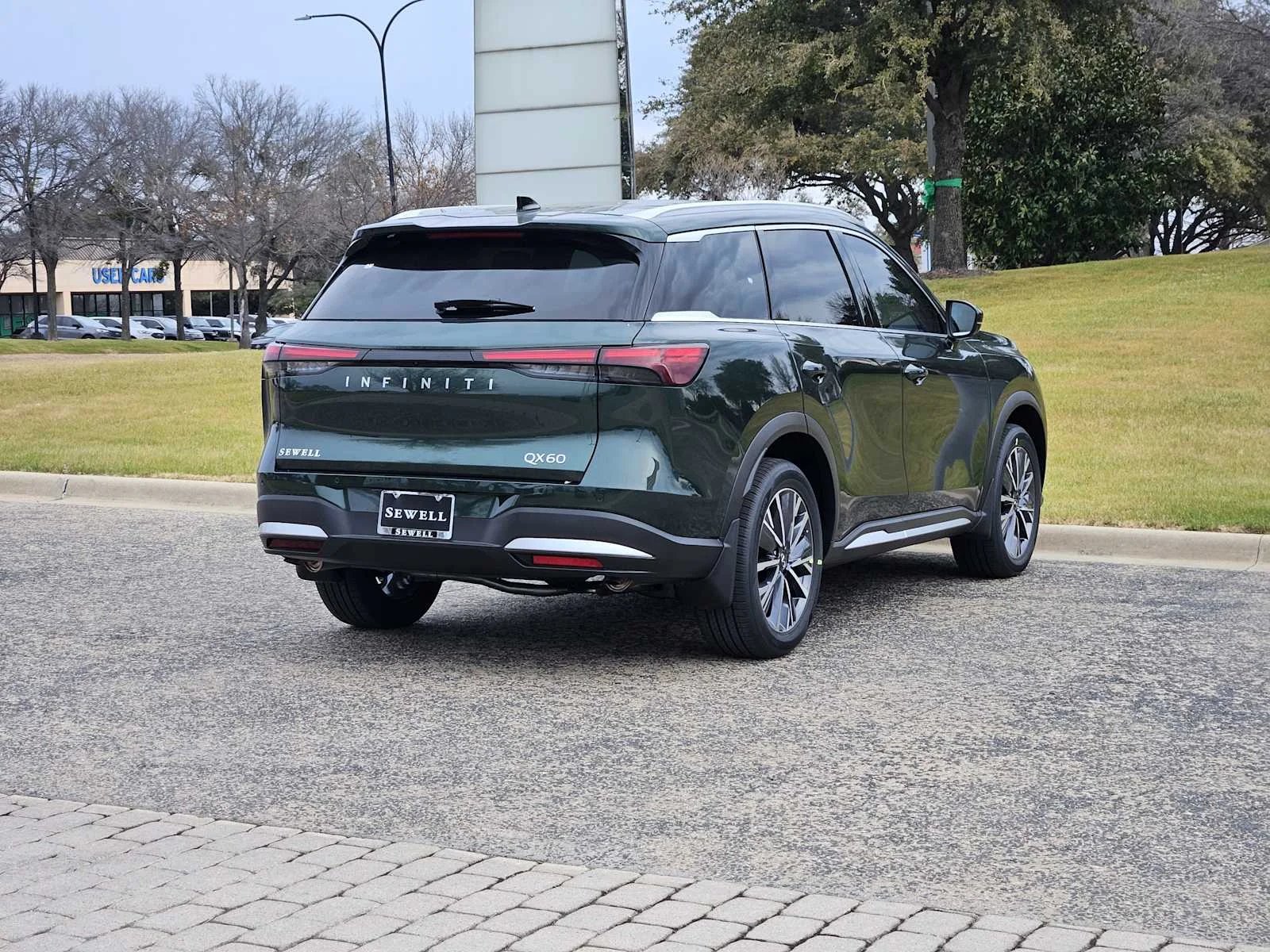 New 2026 DEEP EMERALD INFINITI Luxe FWD image 4