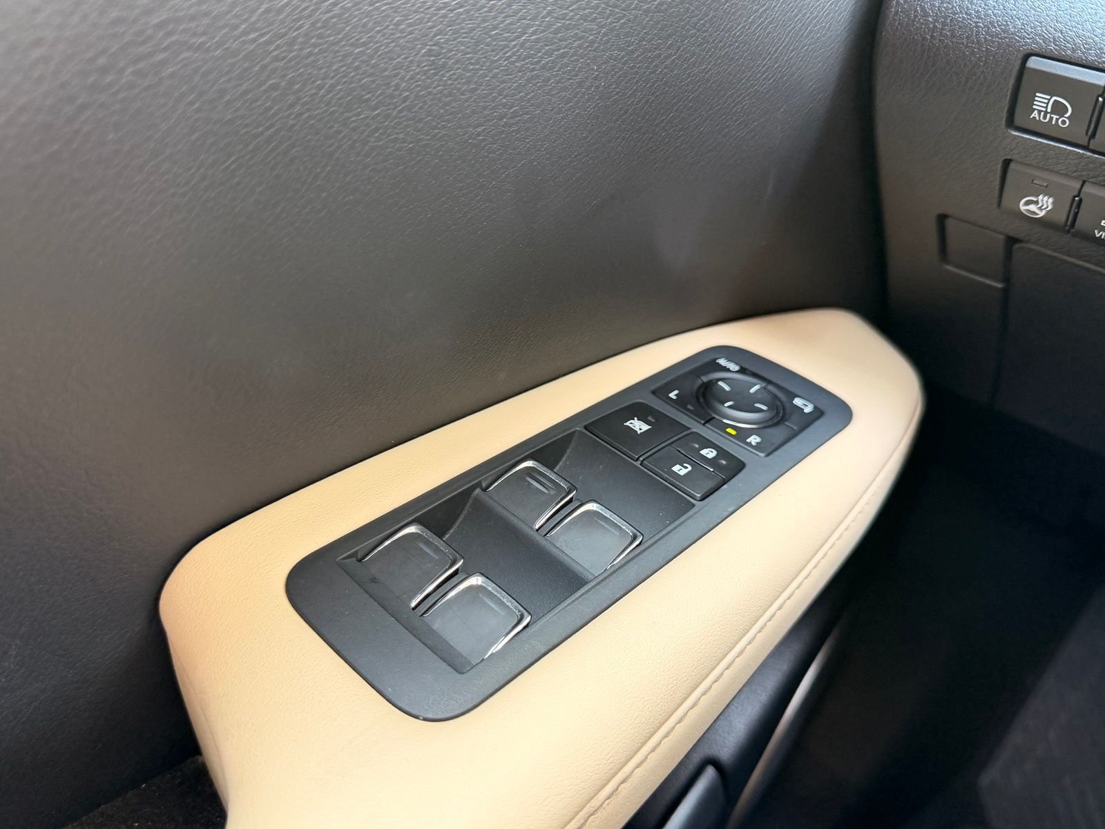Used 2021 White Pearl Lexus 350L image 22