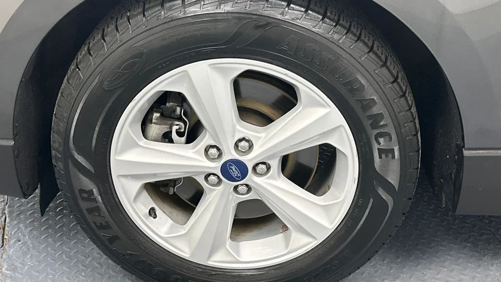 Used 2020 Gray Ford SE image 19