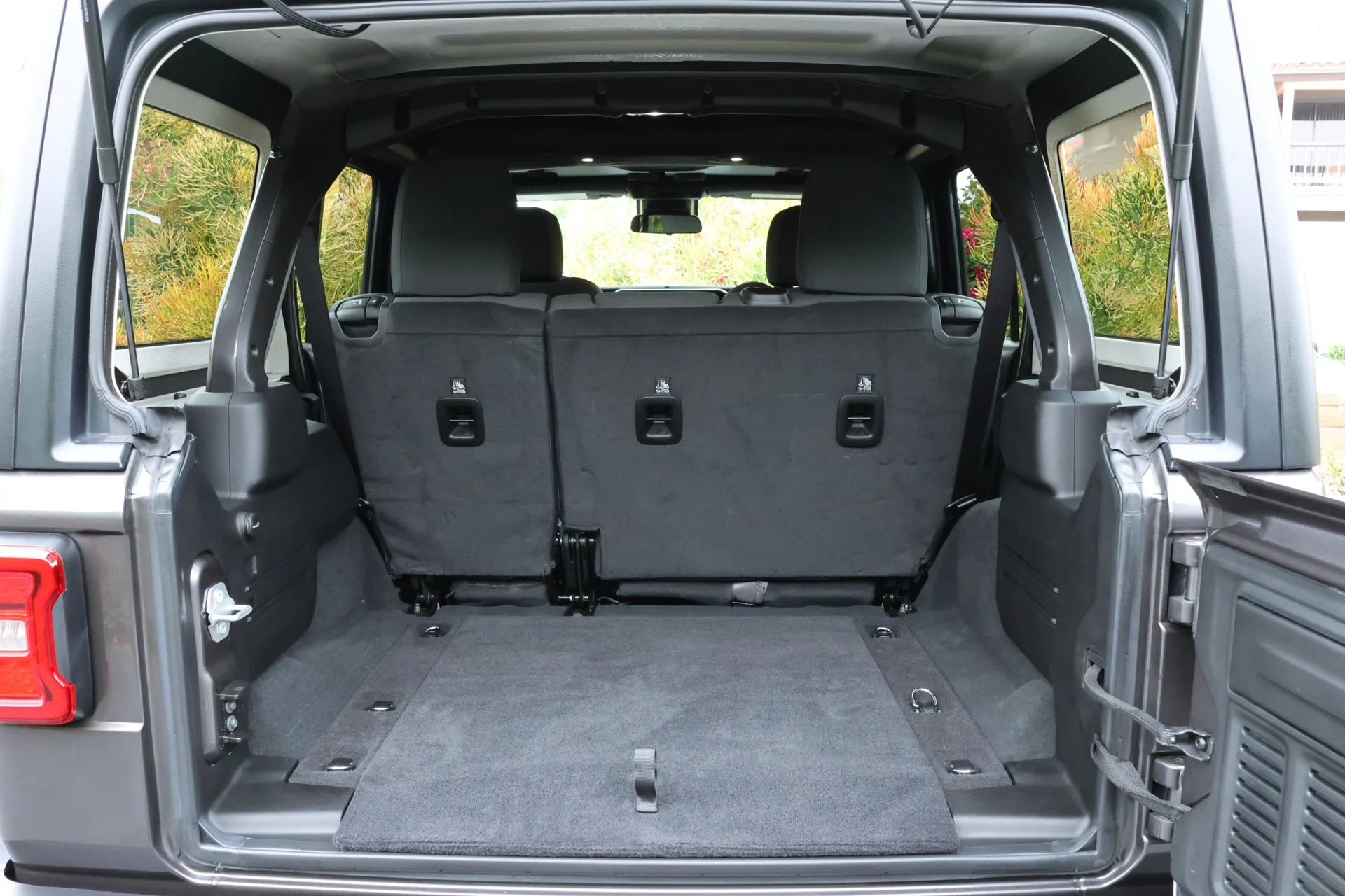 Used 2024 Gray Jeep Rubicon image 22