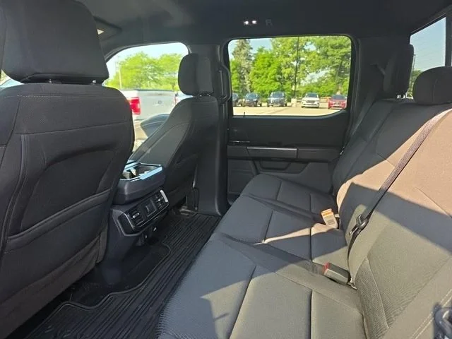 Used 2023 Black Ford XLT image 18